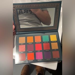 Ace Beaute Nostalgia palette - never used - retail $39 - asking $10